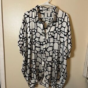 Umgee Monochrome Abstract Blouse